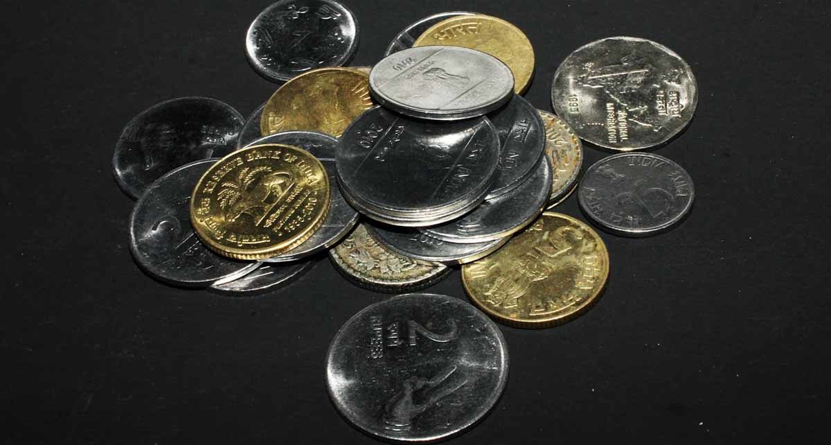 indian coins beggar mumbai மும்பையின் லட்சாதிபதி பிச்சைக்காரர்; அதிர்ந்து போன போலீஸ்!